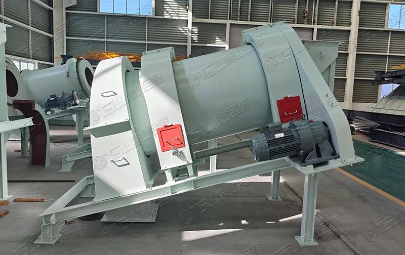 機(jī)制砂防離析、防揚(yáng)塵，有經(jīng)驗(yàn)的砂廠都在用加濕拌和機(jī)