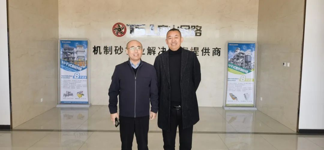 山東省砂石協(xié)會專職副秘書長陳文蒞臨唐山金路，考察特細砂制砂樓